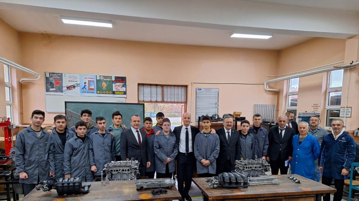 Milli Eğitim Bakanlığı İnşaat ve Emlak Genel Müdürümüz Sayın Özcan Duman, okulumuzu ziyaret etti. 